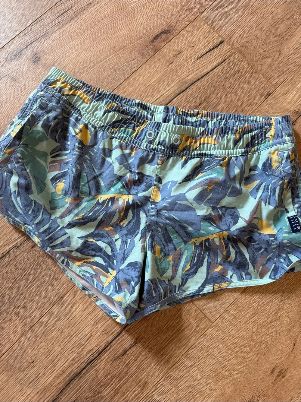 Salt Life Women's Leaf-Print Elastic Waist Shorts - Green beach bottom xl
